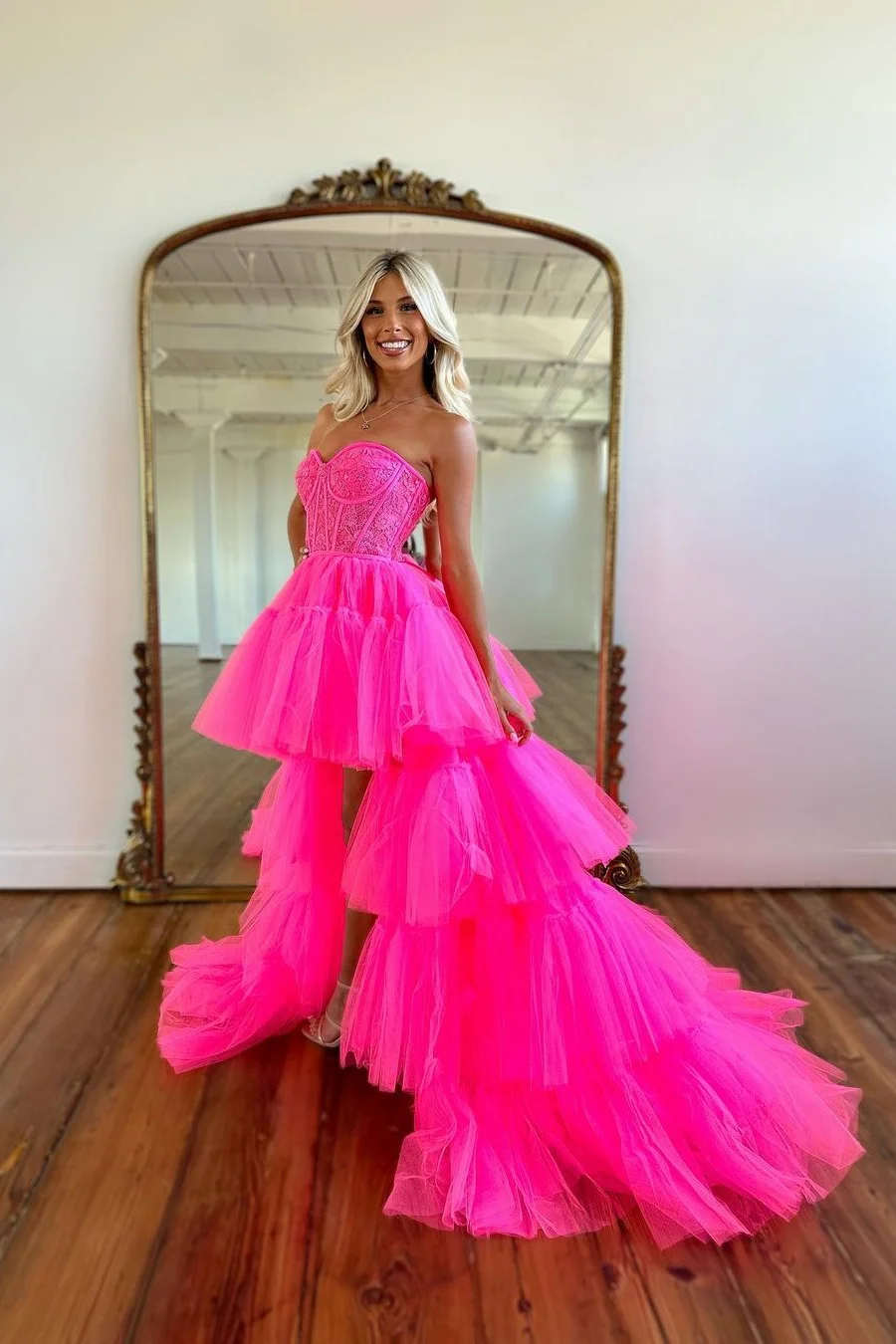 Beautiful Rose Pink Prom Party Dresses With Sleeveless High Low Formal Occasion Dress Tulle Train Sweetheart Long Evening Gowns