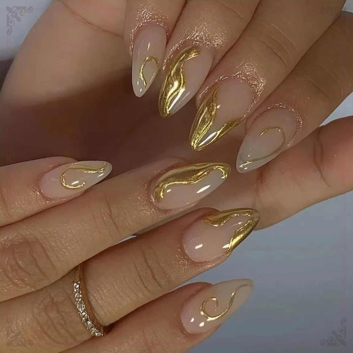 

3D Gold Irregular Punk French Nail Art Nude Color Delicate Chic Almond False Nails Detachable Finished Fake Nails Press on Nails