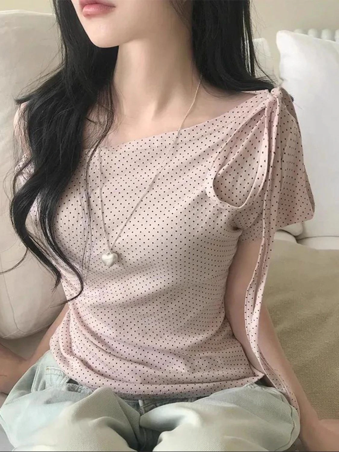 تي شيرت Y2k قصير عتيق لصيف 2025 تي شيرت جمالي مثير بكتف واحد ملابس الشارع الشهير بطباعة رمادية تيشيرتات ضيقة Harajuku قاع