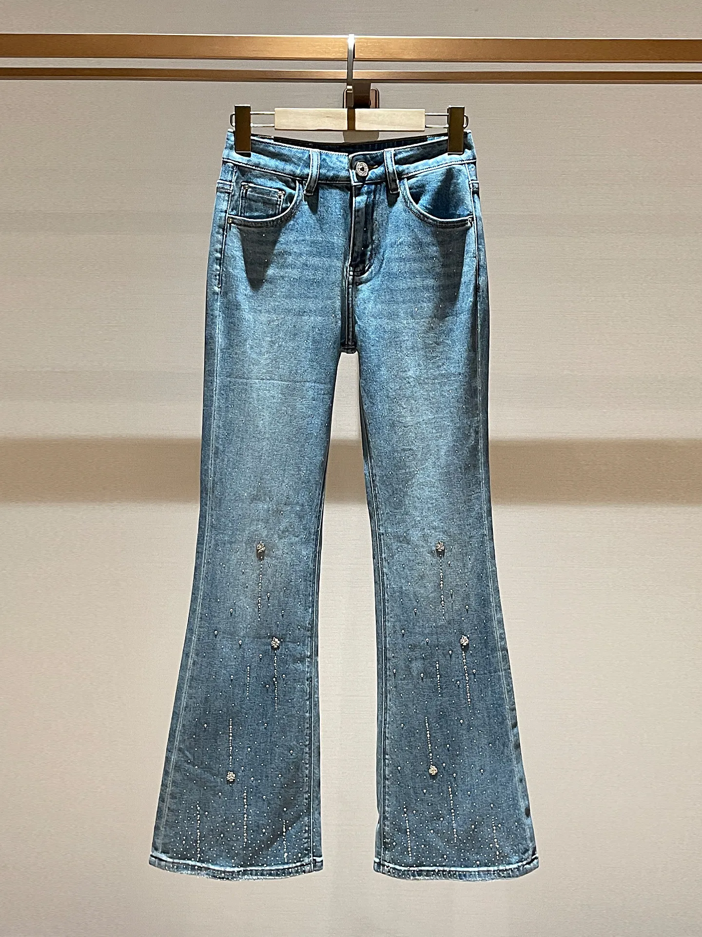 Blue washed old slightly pulled high waist thin hot diamond jeans