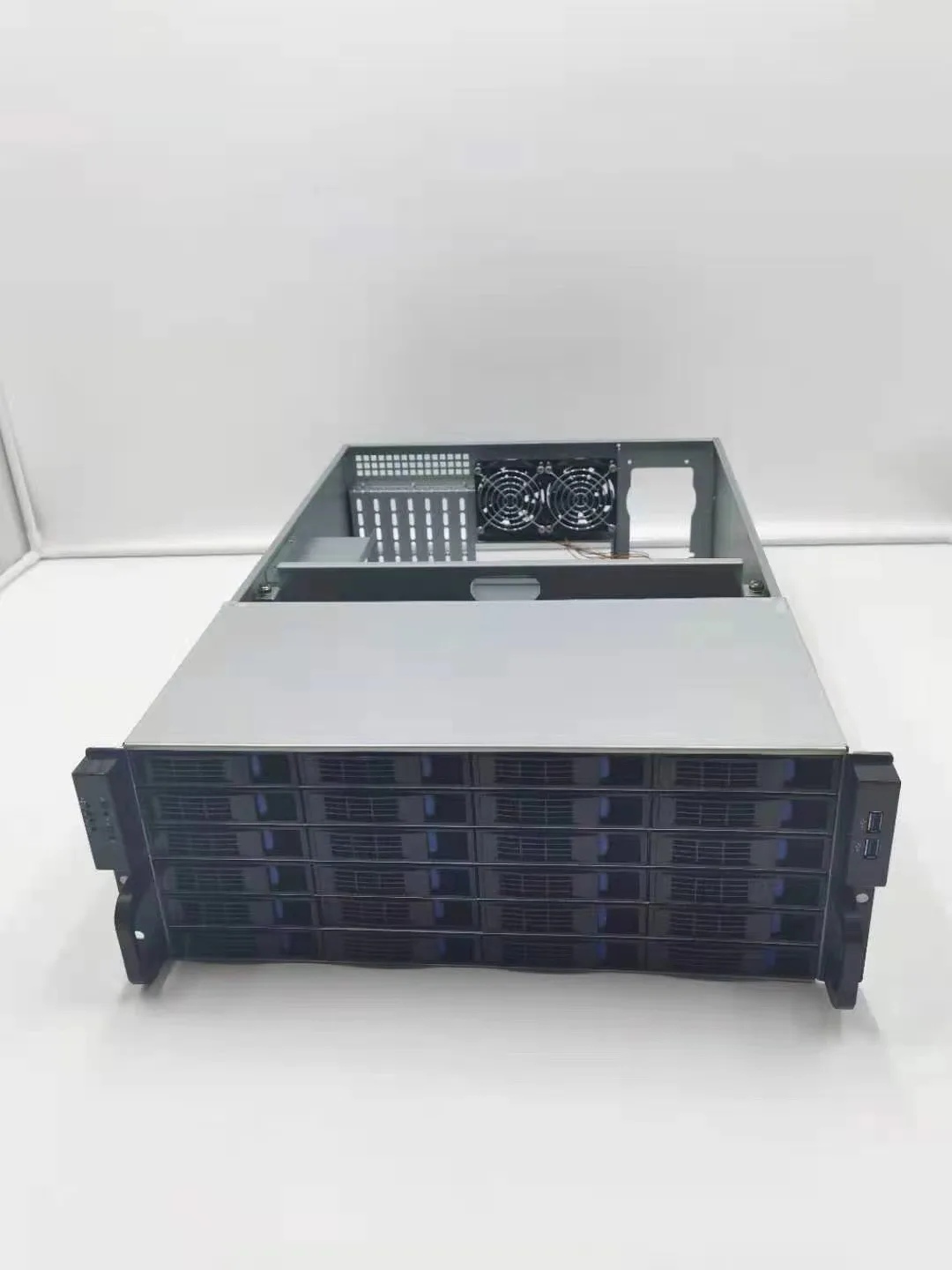 4U height 24 bay 36 bay hot swappable multi bay server chassis supports EATX motherboard