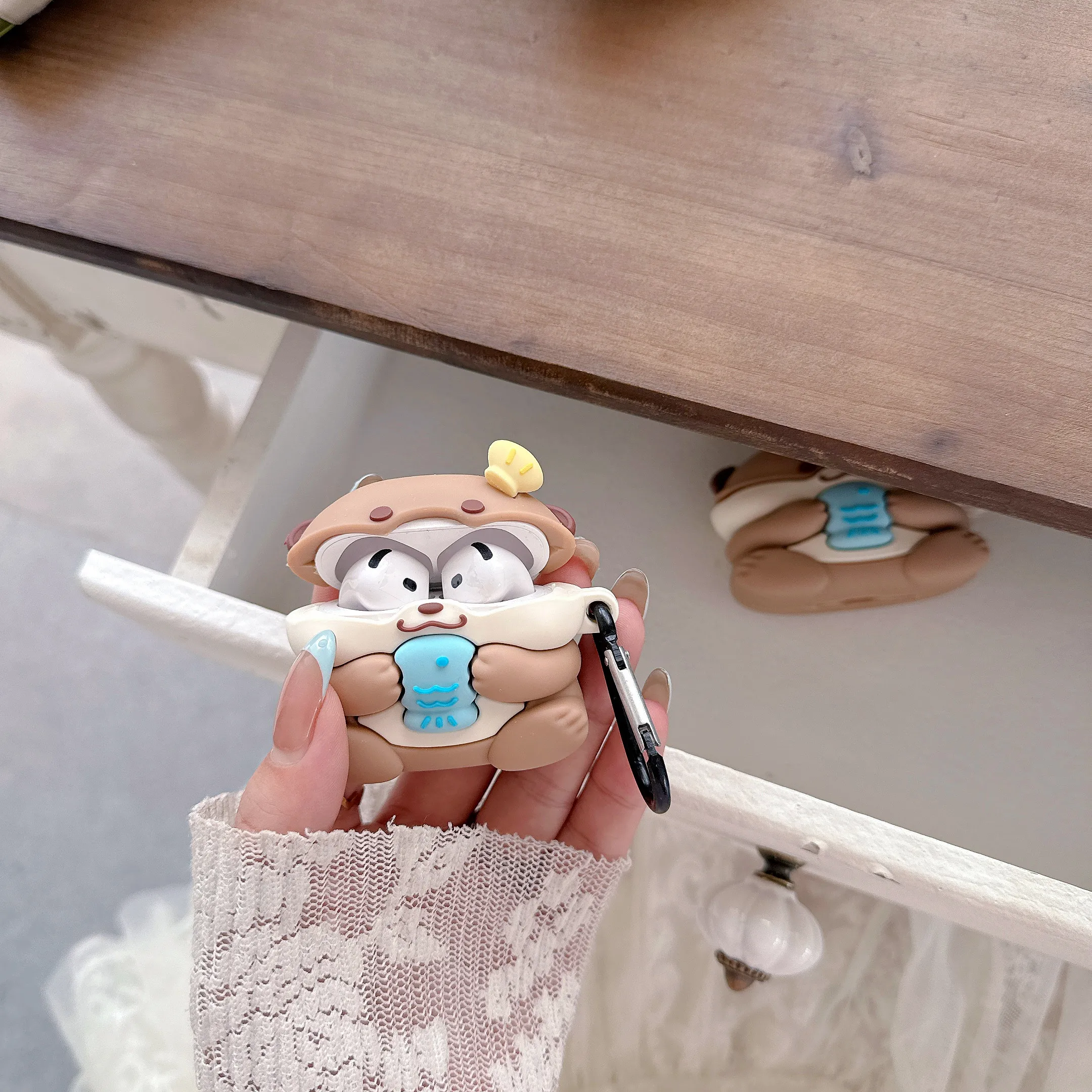 Cute 3D Cartoon Otter Baby Silicone Earphone Case with Keychain  Soft Shockproof Protective  for AirPods 1/2/3/4/Pro/Pro2/Pro3 view 4