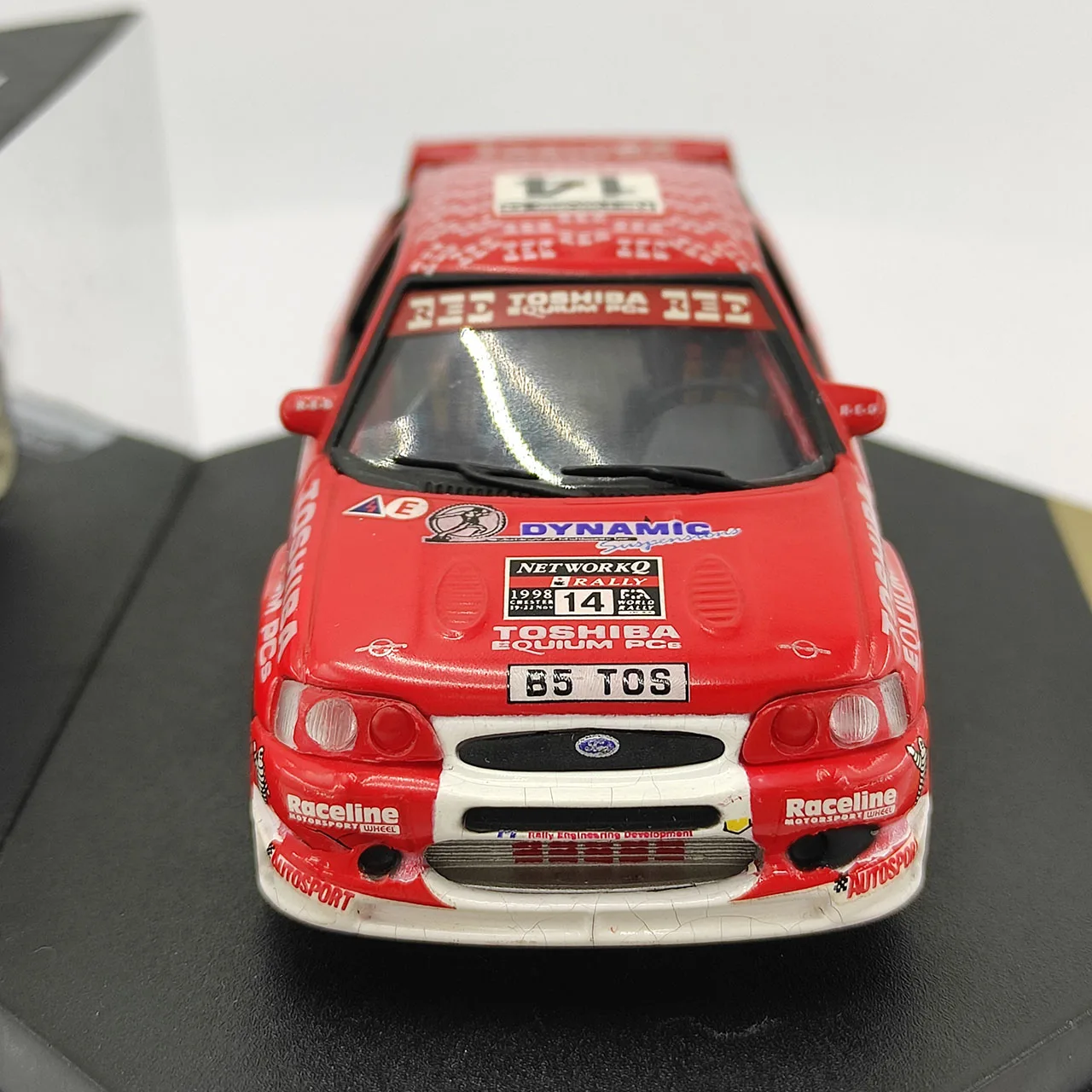 Diecast SKID Scala 1:43 Ford ESCORT WRC "TOSHIBA" Rally 1998 Modello di auto in lega da collezione Giocattolo regalo Souvenir Display Ornamento