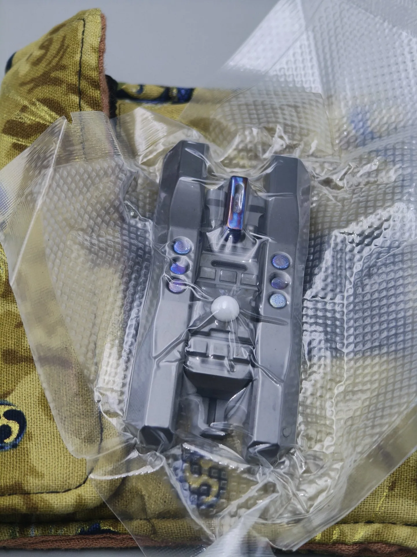 Used EDC Peregrine Falcon Sideship Zirconium Alloy Composite Mechanical Push Plate EDC Metal Toy