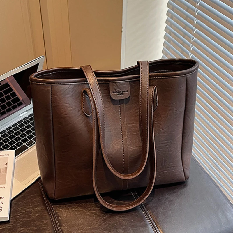 

This year's popular women's bags are large-capacity, new, versatile, simple, retro shoulder bags and tote bags