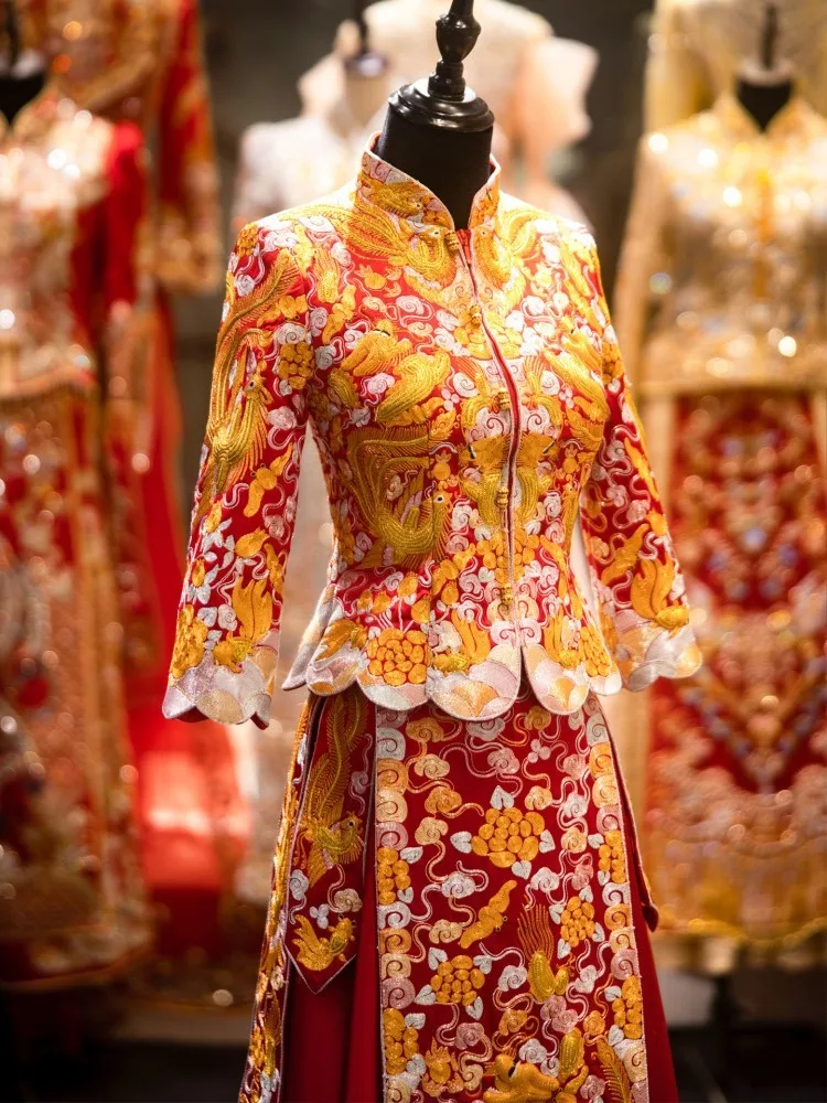 Chinese-style wedding gowns dragon and phoenix bride's gold-plated toasting dress embroidered