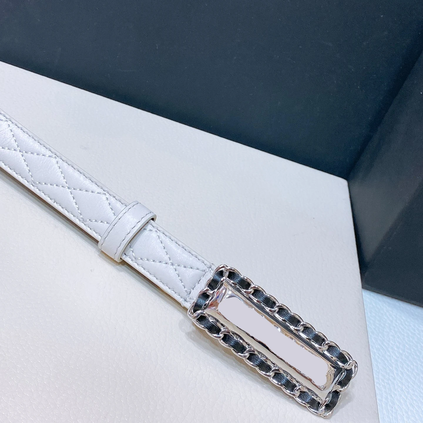 حزام نسائي فاخر عالي الجودة مصمم من جلد البقر الأصلي أحزمة قابلة للتعديل حزام نسائي معدني على الموضة