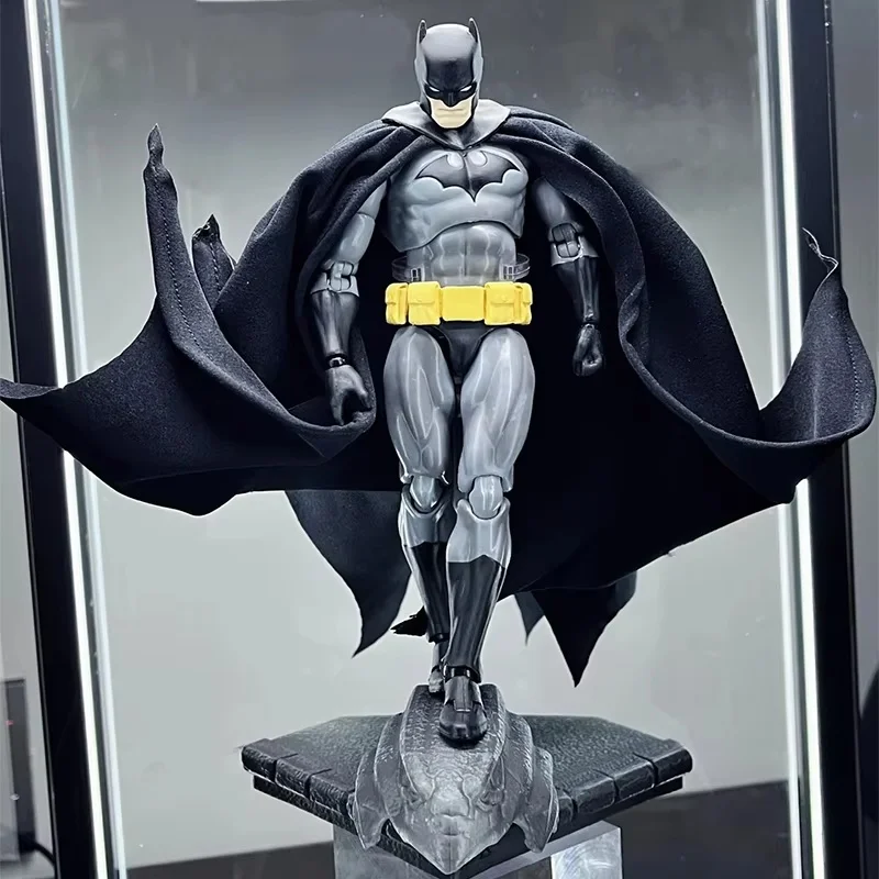 CT MAFEX 126 Batman Hush Black Ver. Action Figure, DC Comic Articulated Model with Fabric Cape, Collectible Toy for Adult Hobby view 3