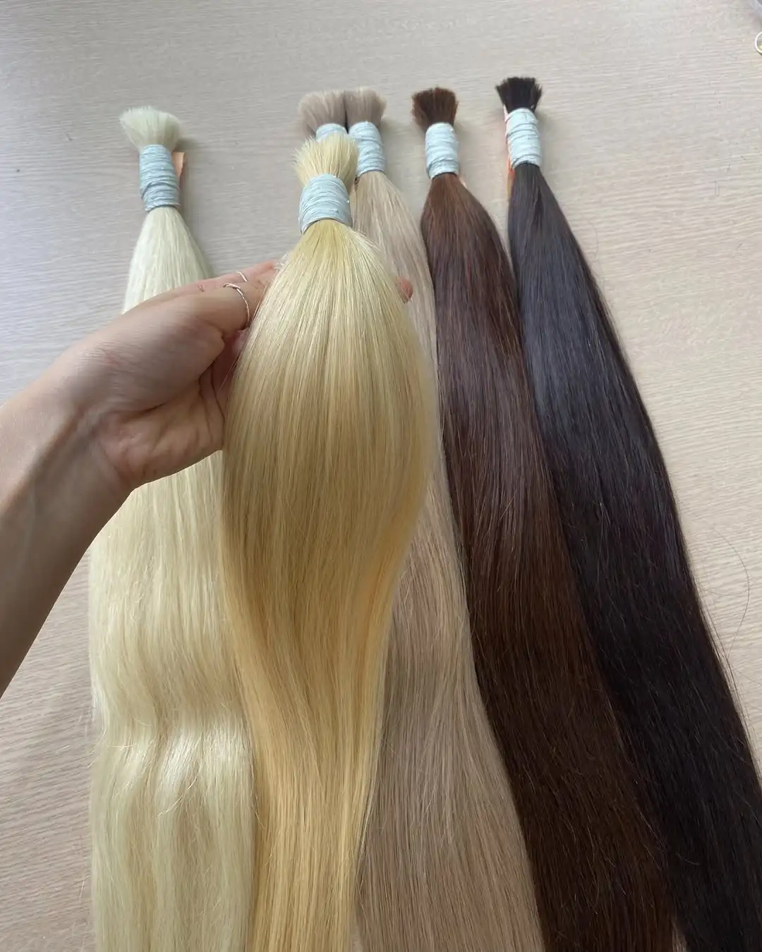 شعر بشري حقيقي لتضفير الشعر السائب بدون لحمة شعر مستقيم نسج حزم شعر ملونة طبيعية وصلات شعر أشقر