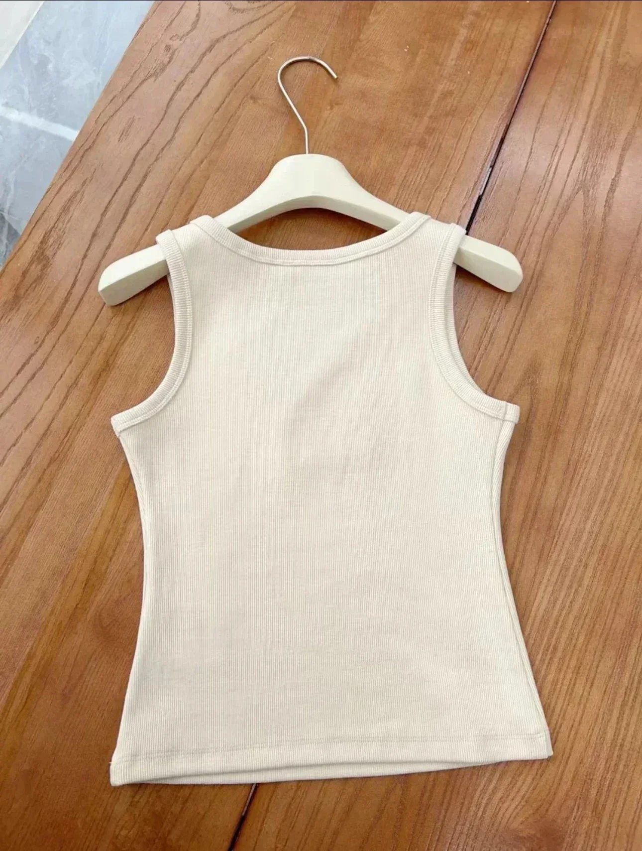 2024 Nuova Moda Primavera/estate Versatile Canotta Filo Per Le Donne Camiseta Sin Mangas Sexy Para Mujer Crop Top Bianco