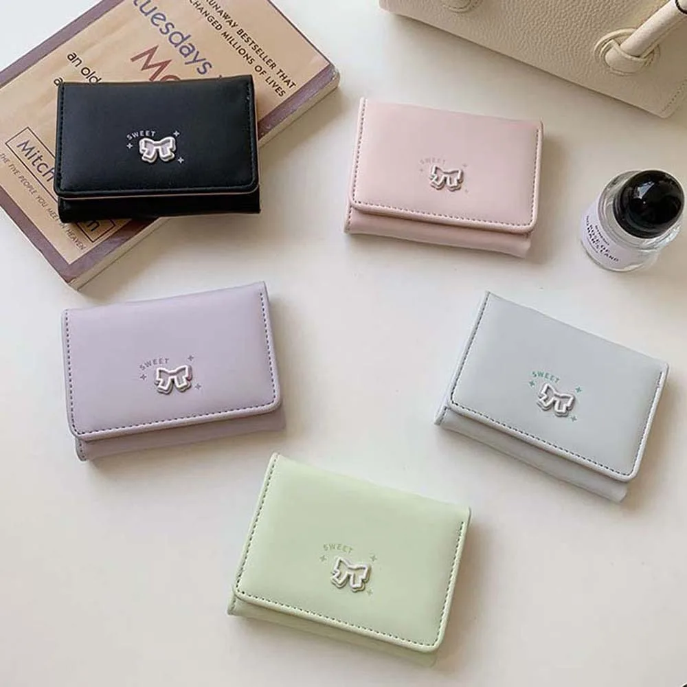 تنوعا المحمولة القوس سيدة المحافظ البلاستيكية لون الحلوى قصيرة محفظة من البولي يوريثان المضادة للرذاذ المياه ثلاثة أضعاف متعددة حافظة للبطاقات العمل