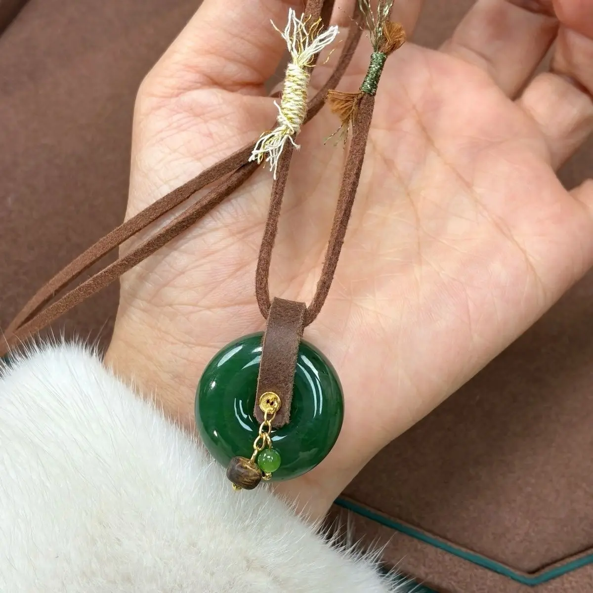 Pure natural Hetian jade jasper pendant popular safety spinach necklace men's and women's jade simple