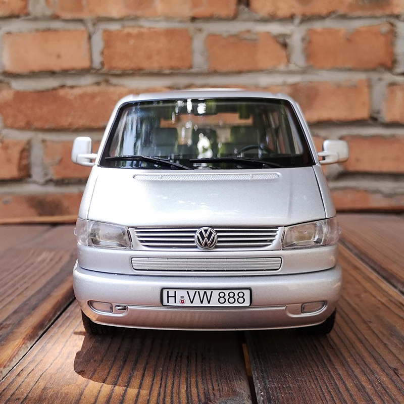 Schuco 1:18 VW T4b Caravelle travel van Alloy car model static display birthday gift for elders to collect