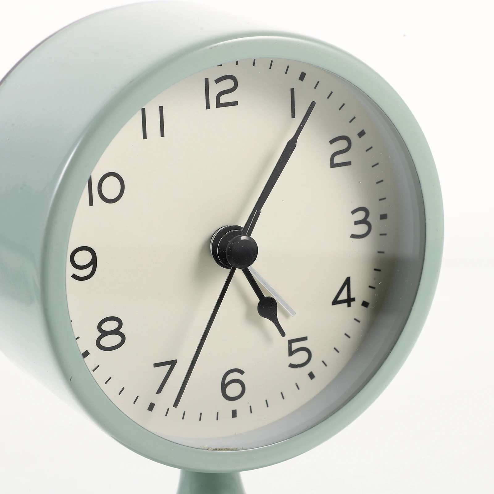 

Classic Vintage Silent Alarm Clock Desktop Bedside Table Clock for Bedroom Office Use Alarm Clocks for Bedrooms