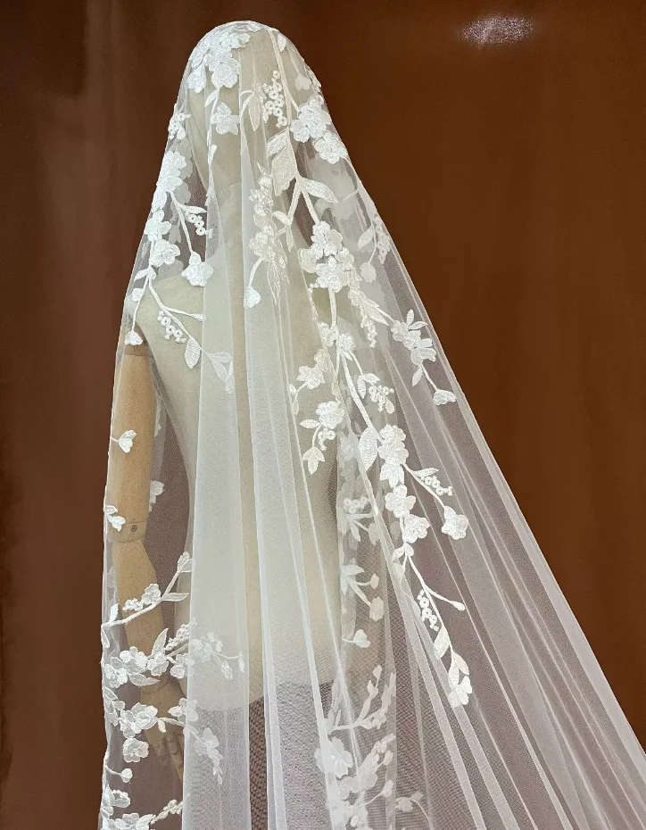 Long Wedding Veil Appliques Lace Edge Bridal Veils Accessories 300CM Customized image 6