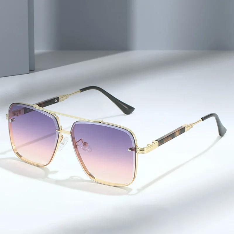 

Fashion Vintage Big Metal Frame Gradient Sunglasses Driving Classic Traveling Shades UV400 Protection Eyewear for Women & Men