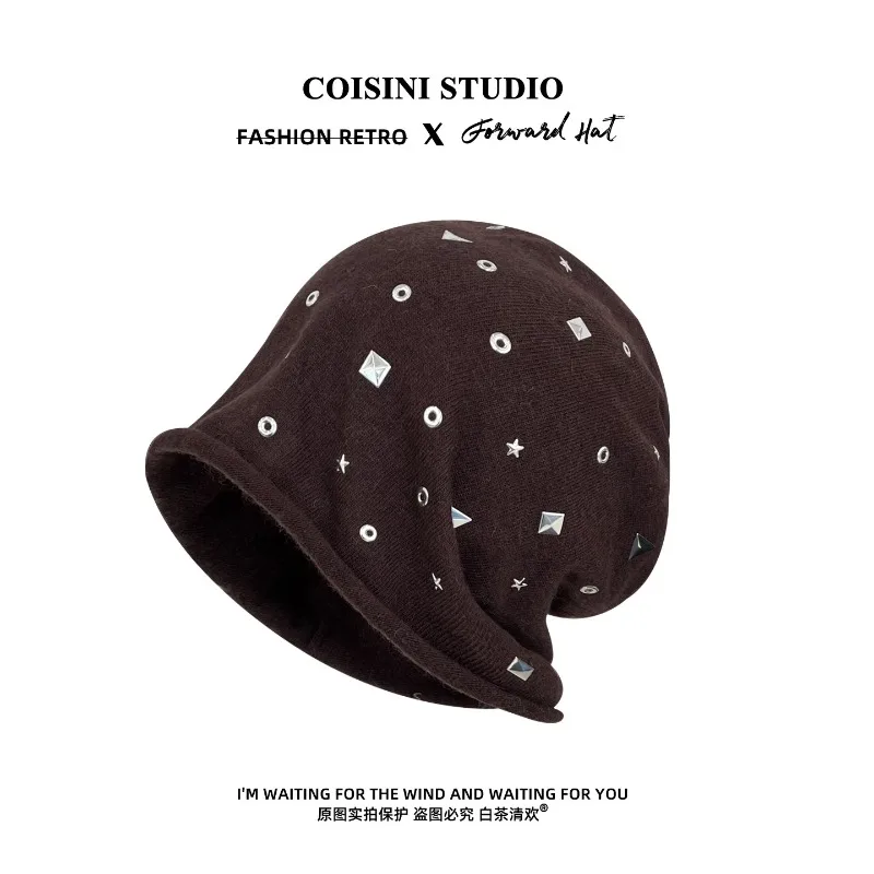 Koreanische Persönlichkeits-Beanie mit Nieten-Design für Herbst und Winter, warme und vielseitige Mütze für Männer und Frauen – Detail 2