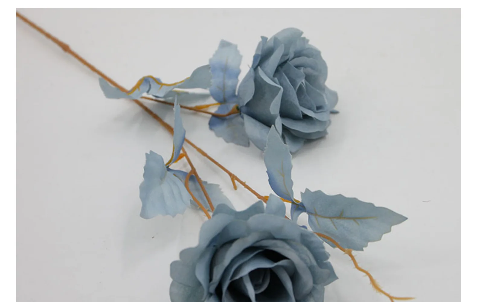 4 Stück Schwarze Rosen Künstliche Blumen Halloween-Dekoration Seidenblumen für Zuhause Hochzeit Party Event Blumenarrangement Kunstrosen – Detail 16
