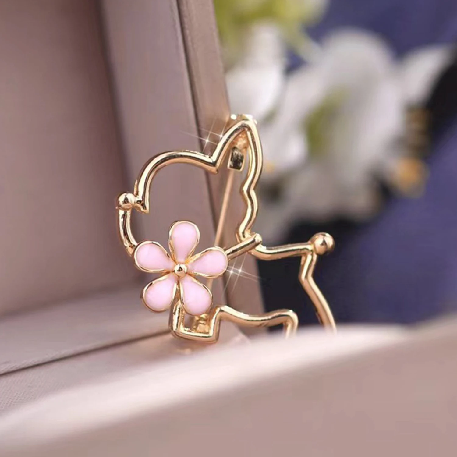 Cute Metal Hollow Dog Enamel Pin Cartoon Flower Puppy Brooches For Women Kids Pet Puppy Badge Brooch Jewelry Clothes Accessories