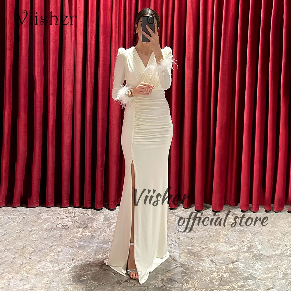 

Viisher Ivory Mermaid Evening Dresses Feather Long Sleeve Pleats Satin V Neck Prom Party Dress with Slit Arabic Formal Gowns