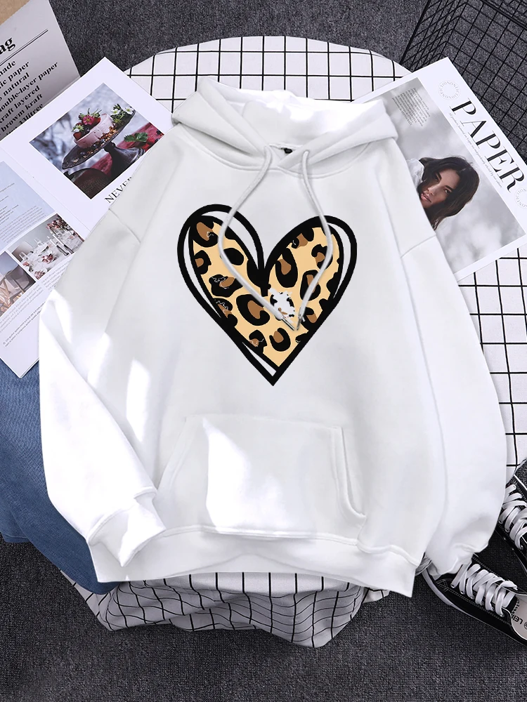 Incomplete Leopard Heart Printed Woman Hoody Cartoon Autumn Sweatshirt Harajuku Fashion Clothes Crewneck Fleece Female Hoodie