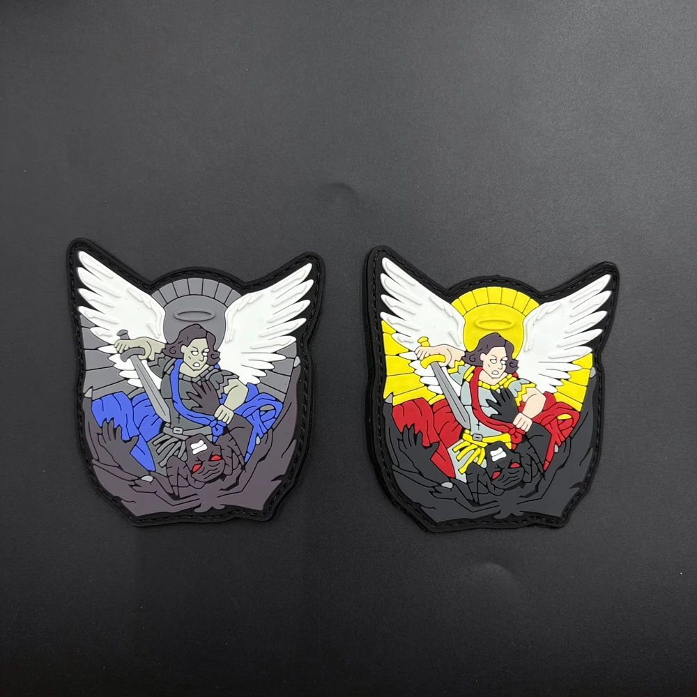 

Наклейка на значок из ПВХ с узором Saint Michael Slaying a Demon, с крючком и петлей, подходит для сумок, рюкзаков, жилетов и одежды, вышивка, нашивки из мягкой резины