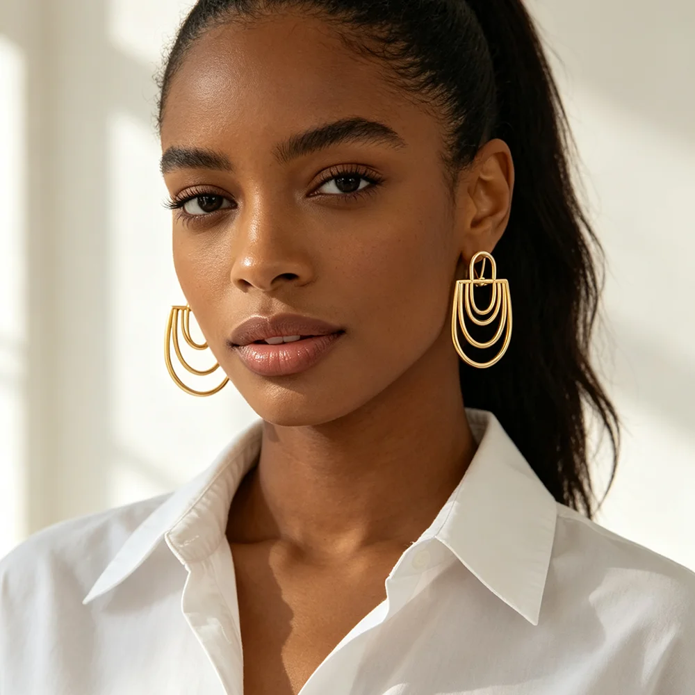 18K vergoldetes, mehrschichtiges U-förmiges hohles Ohrring-Ring-Set für Damen, luxuriöses Hochzeits- und Party-Accessoire, Brautschmuck, Geschenk – Detail 1