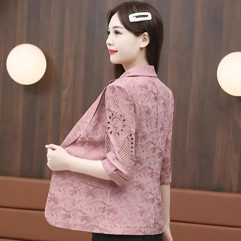 سترة صيفية أنثوية للترفيه 2025 للسيدات بأكمام سبع نقاط ملابس علوية للسيدات مقاس كبير 4XL معطف بدلة مجوف