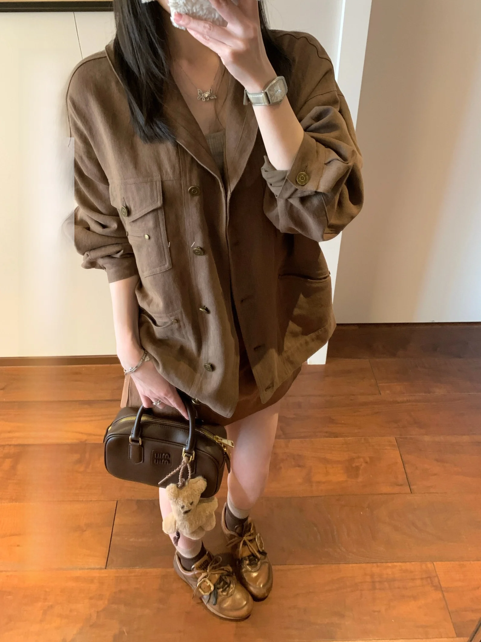 

Женская верхняя одежда Ego Studio Spring: свободный крой, винтажный воротник, смесь льна, лиоцелла и хлопка, стройнящий эффект, длинный рукав