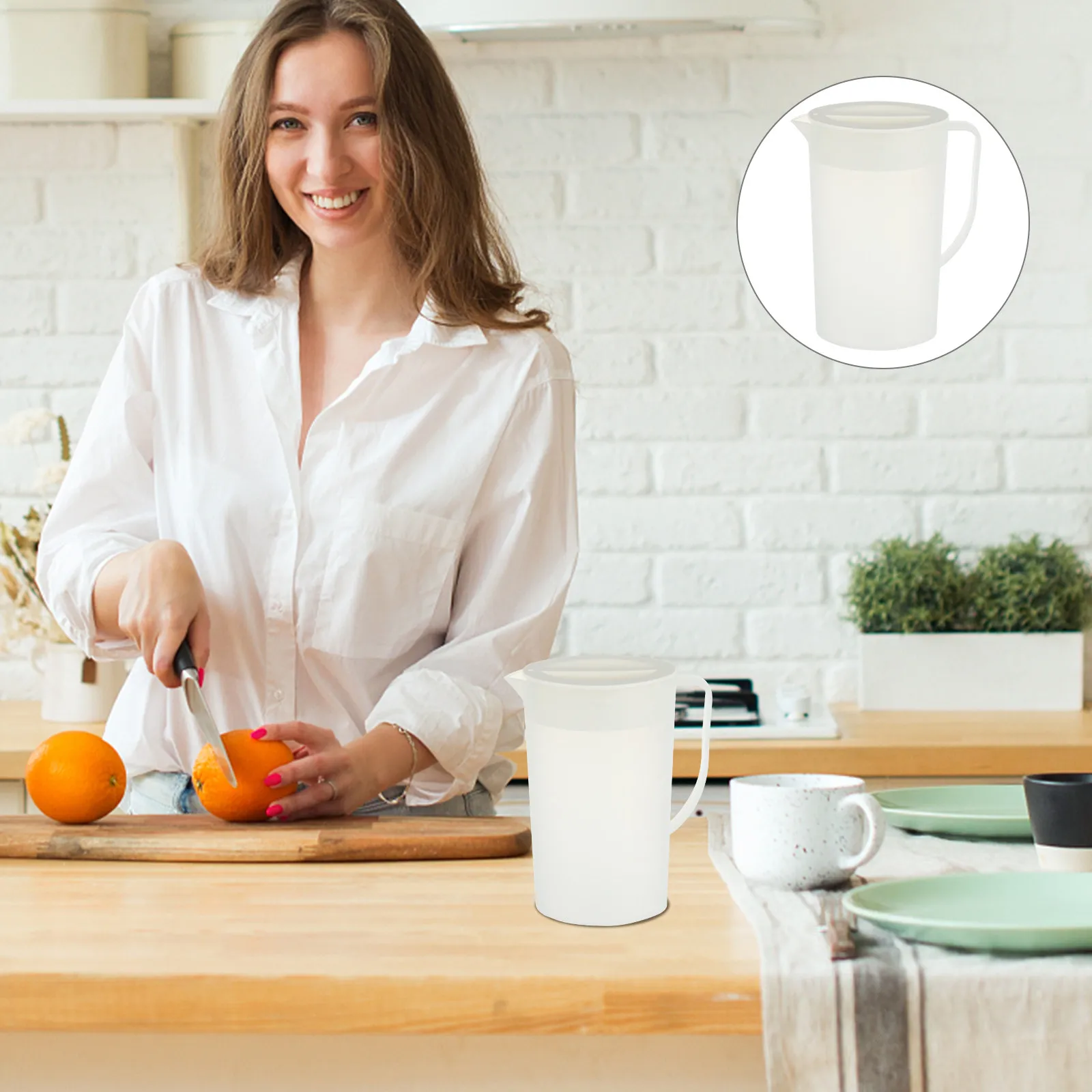 Clear Plastic Water Pitcher Large Capacity Leakproof Drop Resistant Juice Jug for Kitchen and Cold Drinks