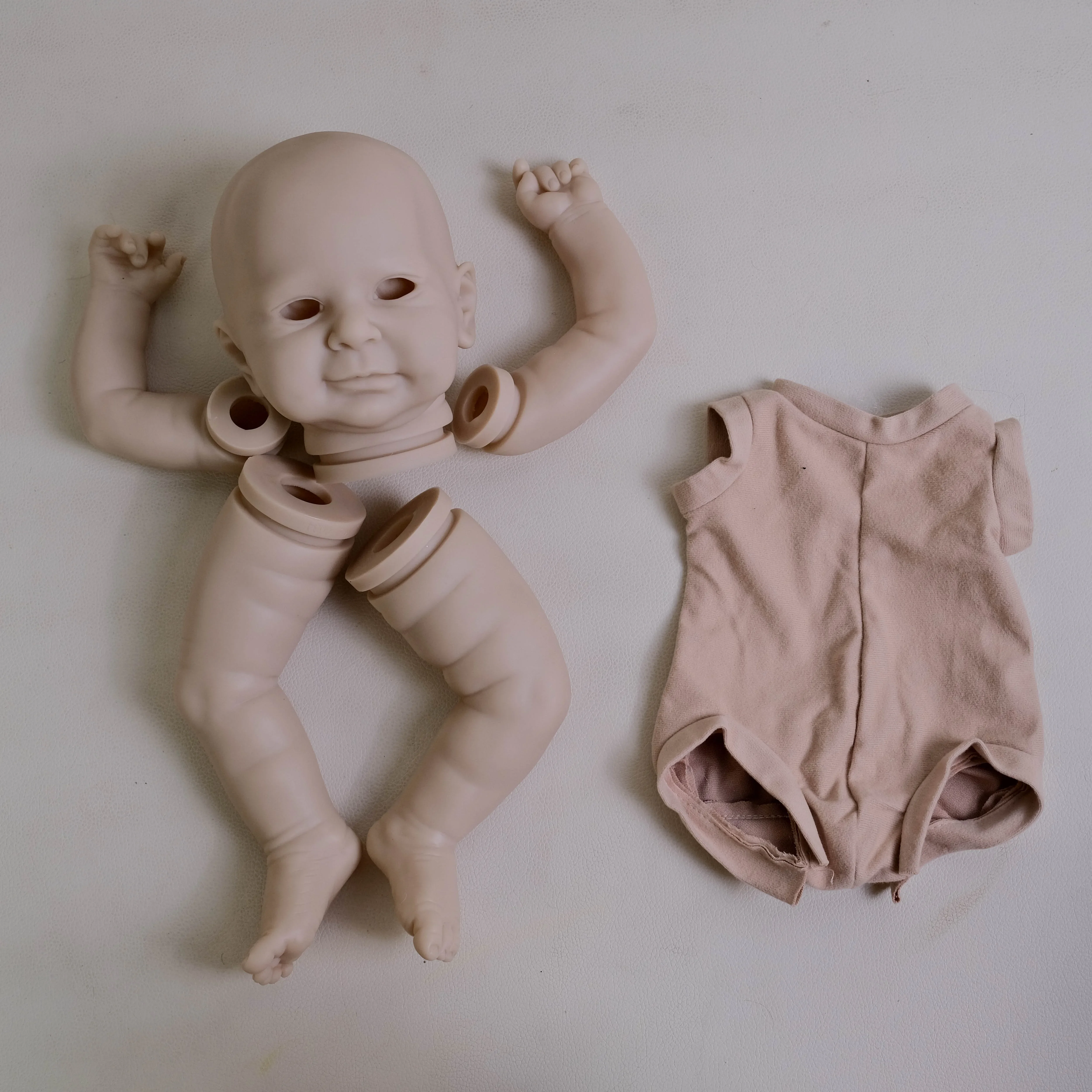NPK 19''고품질 미완성 Unpaited DIY 인형 부품 Bebe Reborn Doll Kit Zoe with Cloth Body Random Eyes