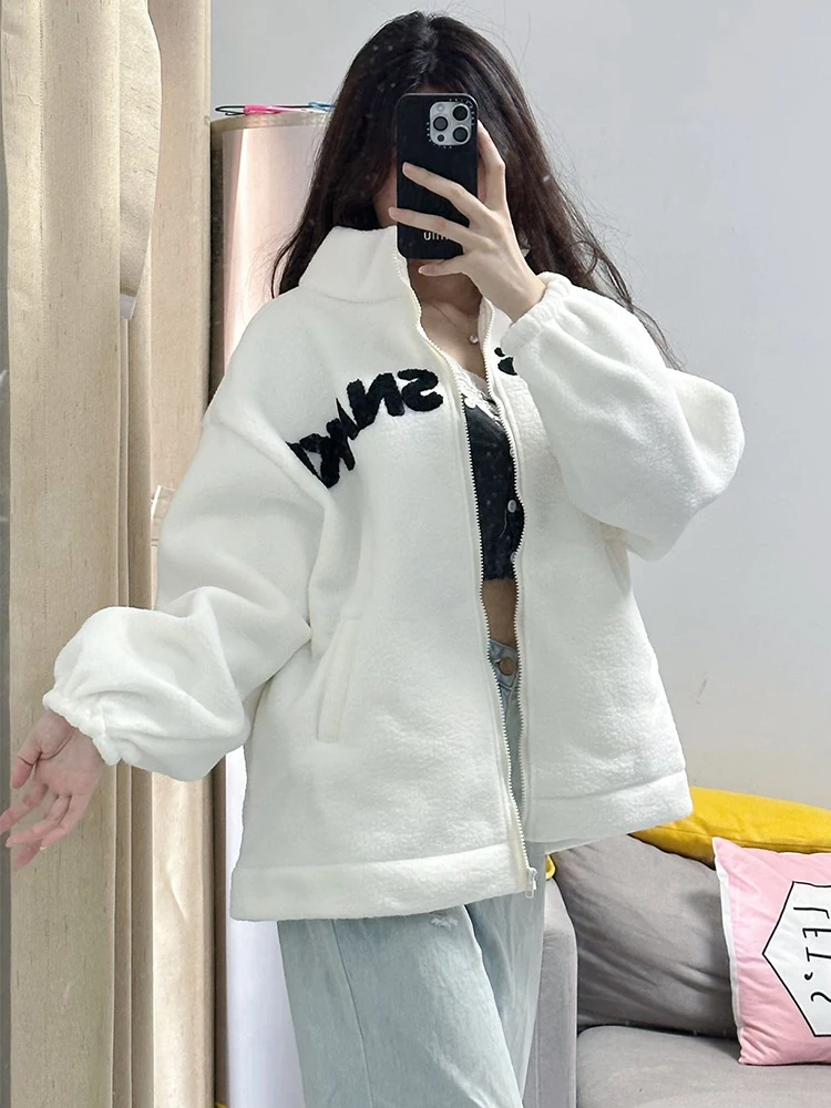 

Куртка KING BRAND осенне-зимняя утепленная из овечьего флиса с вышивкой, хлопковая, свободного кроя, универсальная, женская, с воротником-стойкой, трендовая