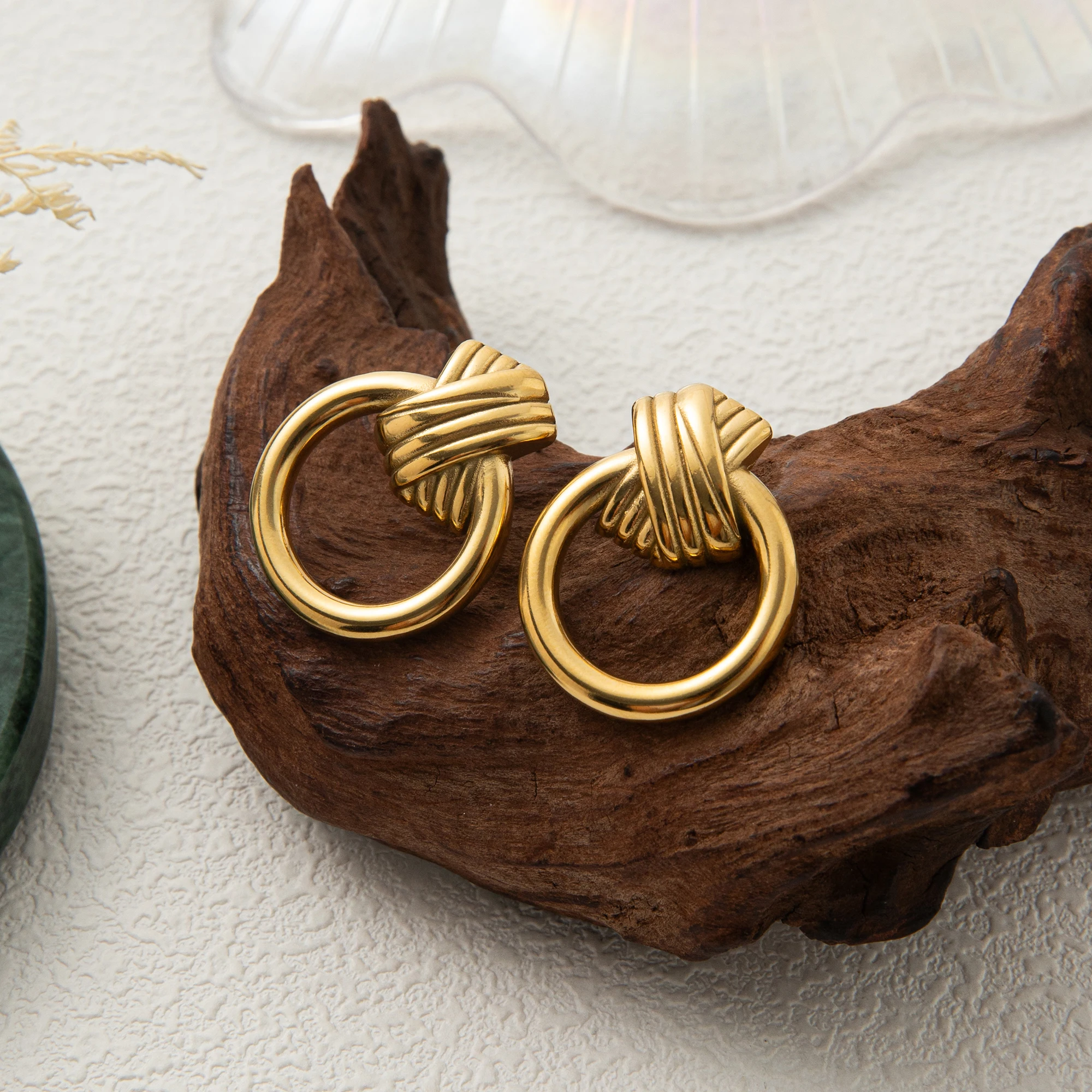 

Trendy 18K Gold Plated Irregular Geometric Earrings Exquisite INS Design Color Retention Fashionable Jewelry Accessory