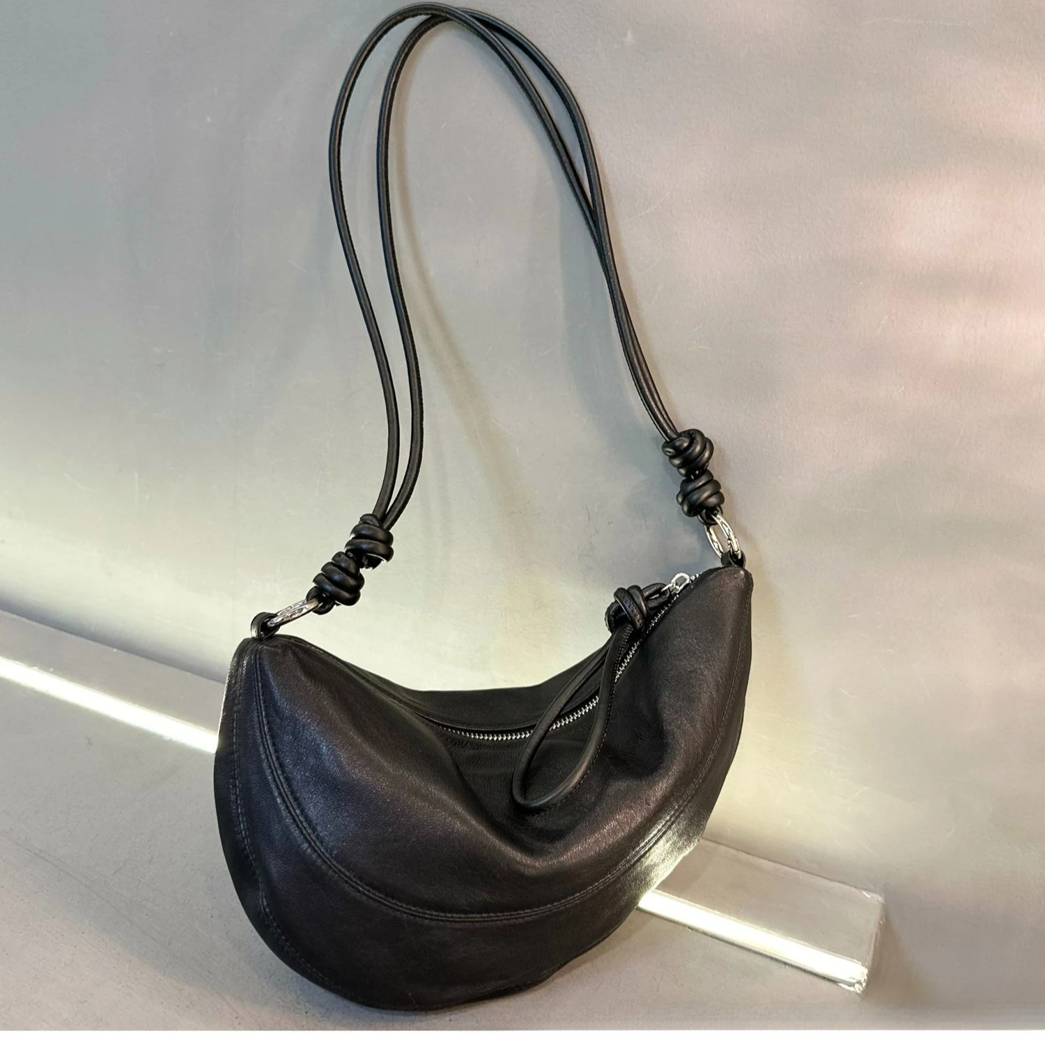 Female 2024 New Minimalist and High-end Design, Niche Design, Fashionable Single Shoulder Crossbody Dumpling Bag