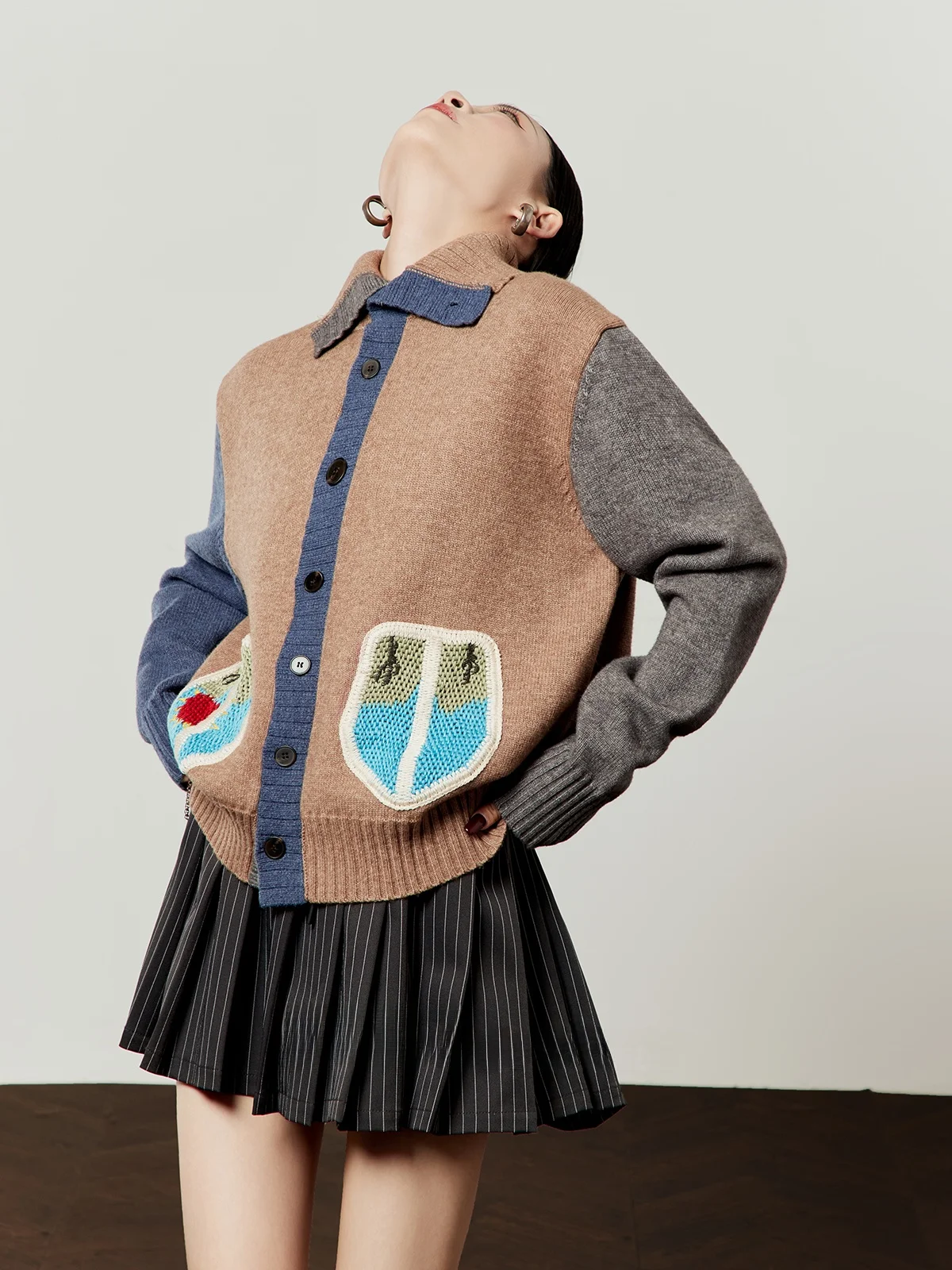 

Свободный повседневный женский вязаный кардиган кофейного цвета с вышивкой, весна 2026, новинка, повседневный стиль, длинный рукав