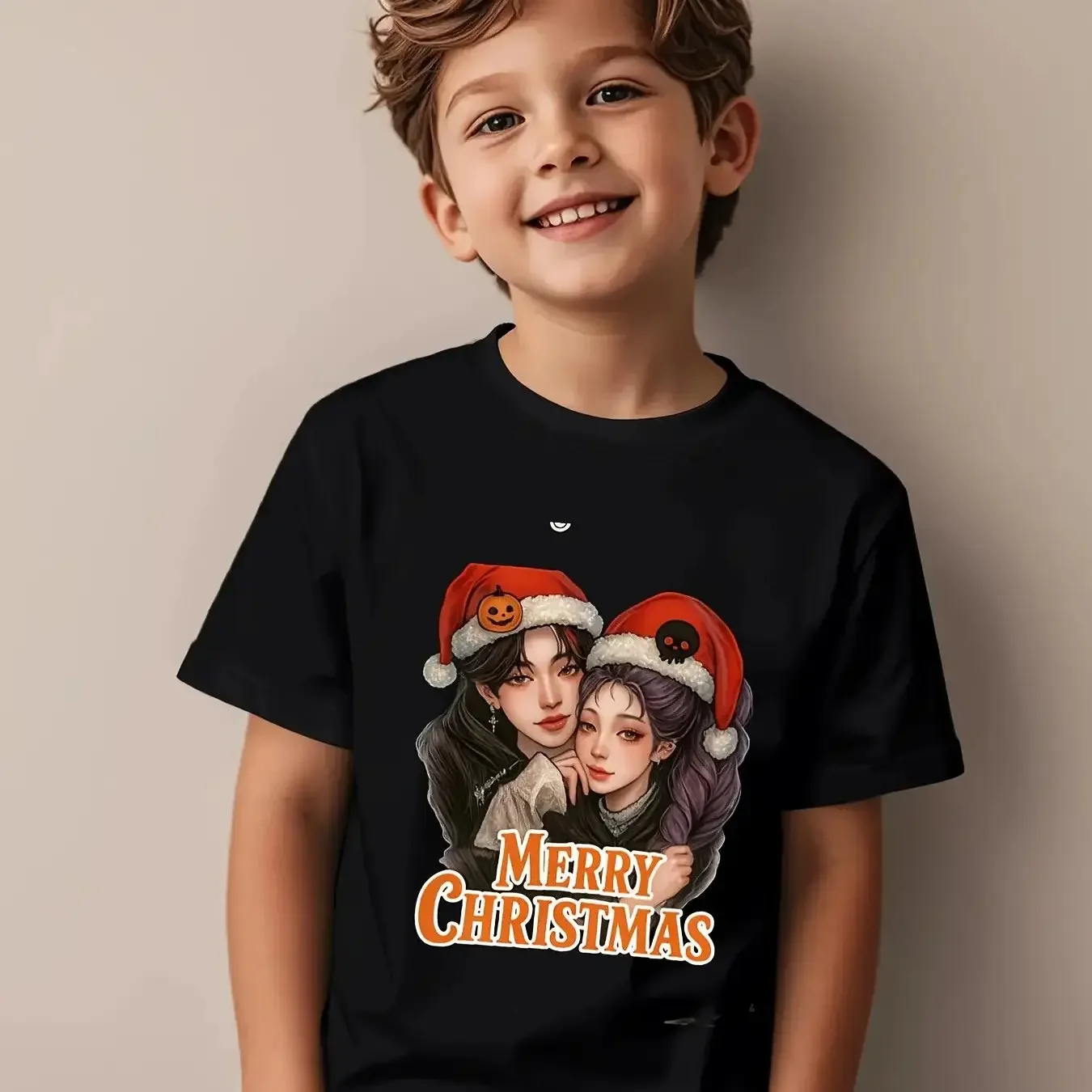 تي شيرت K-Pop للأطفال - شعار ومصور أعضاء مستوحى من مجموعة الموسيقى الكورية، أسود مع طباعة وجه مميزة باللون الوردي والأزرق #5