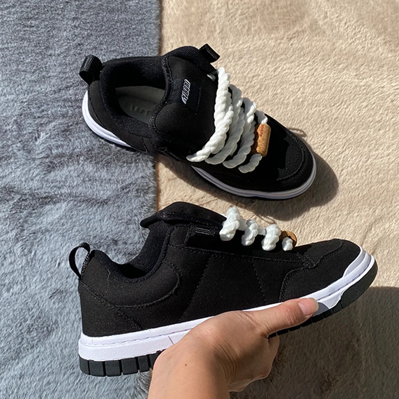 The 2026 new men's shoes are suitable for daily outdoor sports wear. They are chubby and thick, with tongue covers and thick