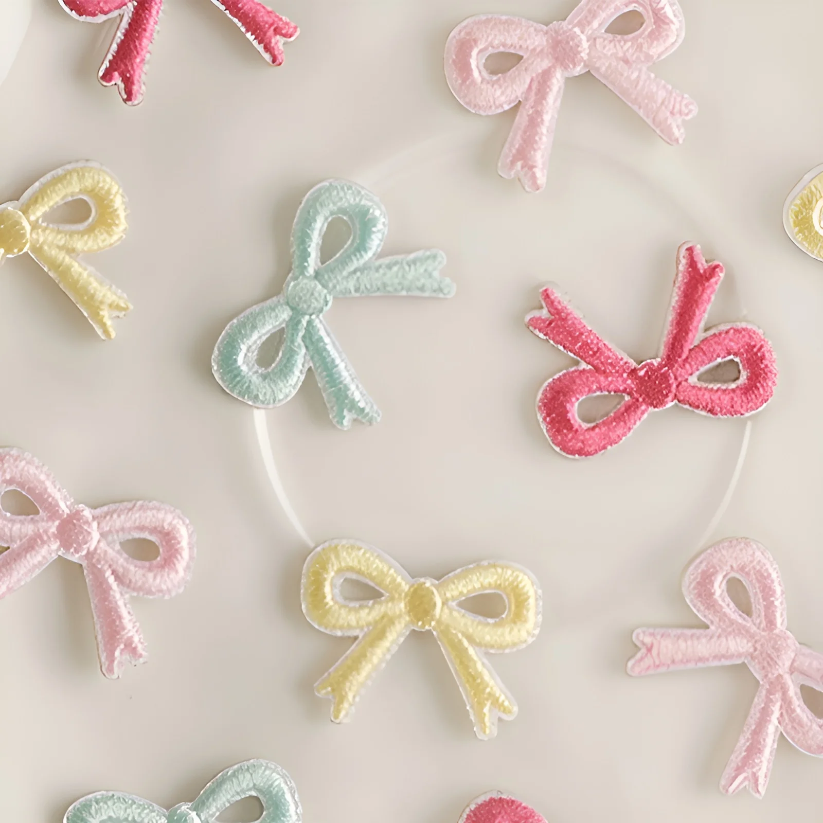 12 Stück selbstklebende, niedliche Aufbügelpatches für Kleidung, bestickte kleine Aufnäher, Aufkleber-Set für Mädchen, zum Nähen, Stoff-DIY – Detail 4