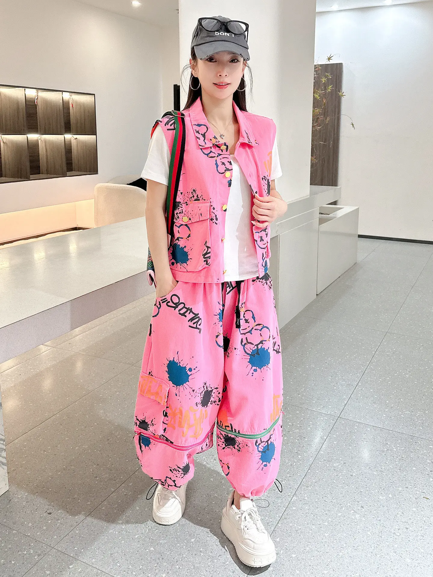 

Women Hooded Vest Two Piece Set Sleeveless Top Harem Pants Oversized Casual Outfit High Street Hip Hop Style Wholesale