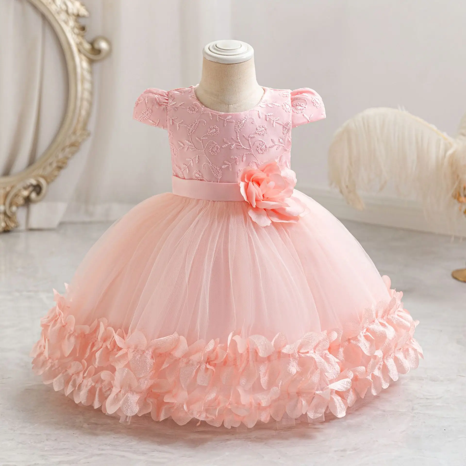 2025 Nuovo vestito da festa per ragazze per bambini estivi per bambini Manica corta Abiti per bambini solidi Ragazza di fiori Compleanno Abito da principessa Danza