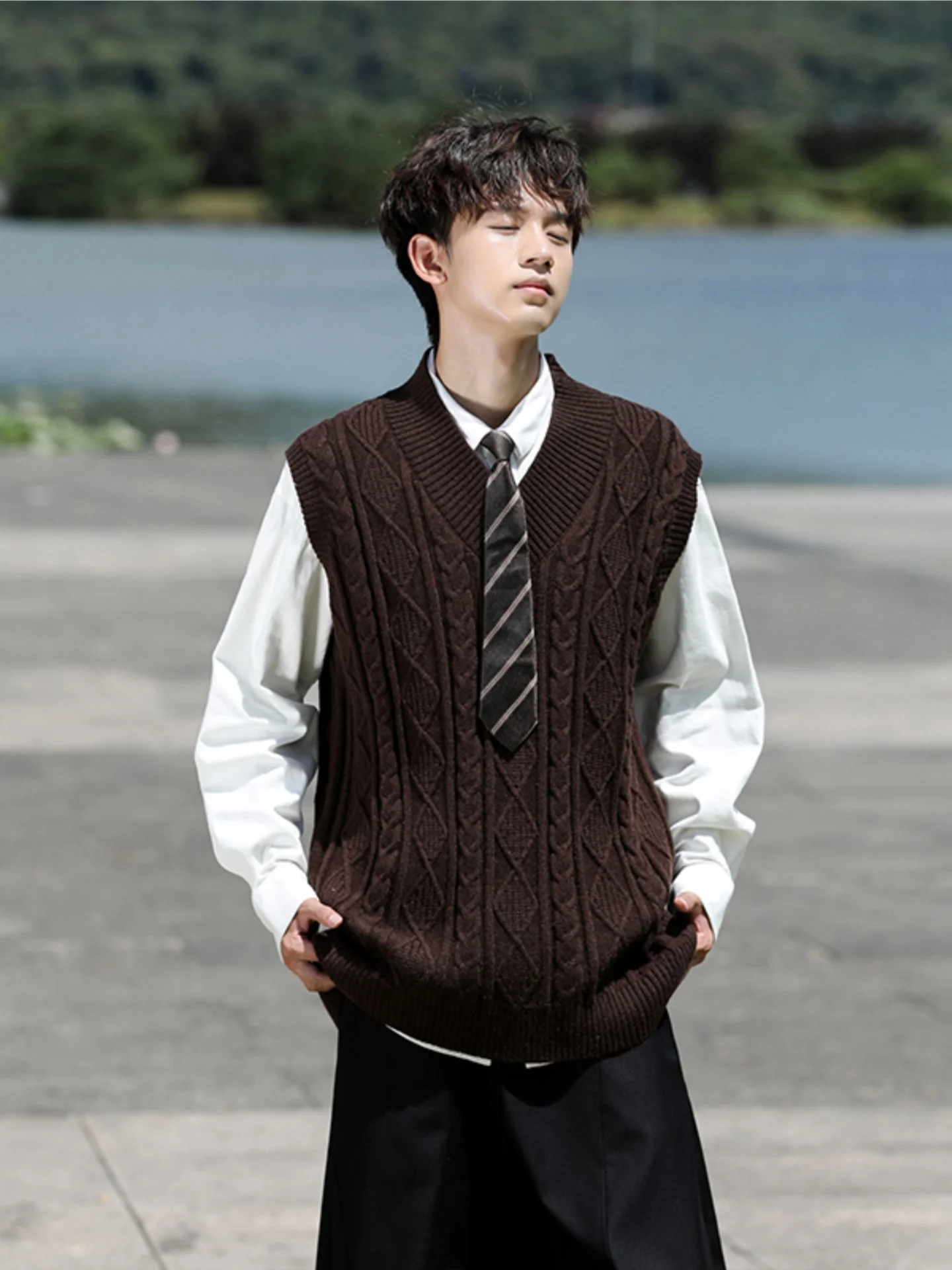 

Корейский мужской вязаный жилет с узором «косы», модный осенний молодежный топ в университетском стиле, V-образный вырез, для многослойных образов