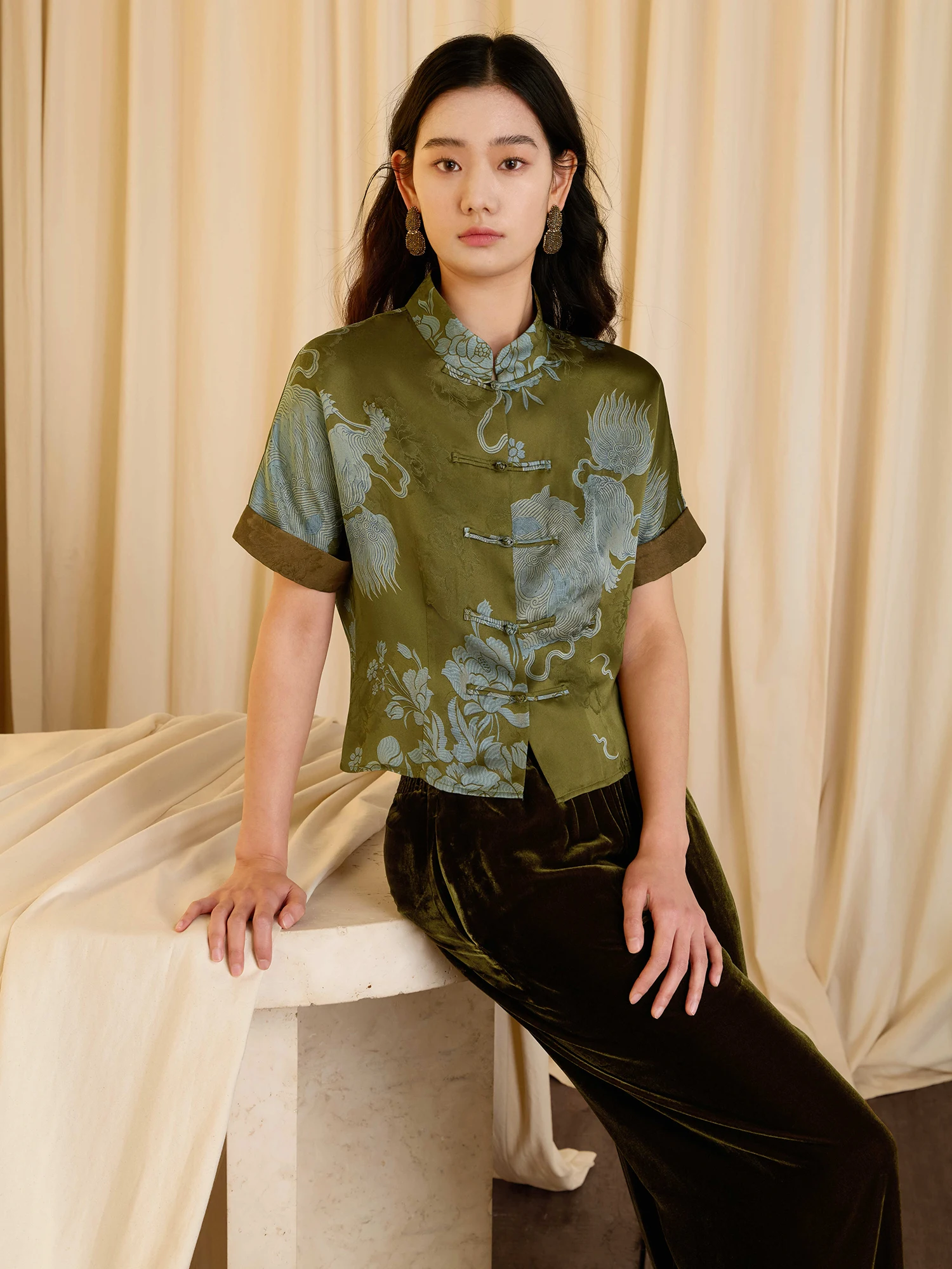 

Ruisi Cloud Summer New Style Stand Collar Button up Shirt Women's New Chinese Print Xiangyun Silk Waist Inward Top