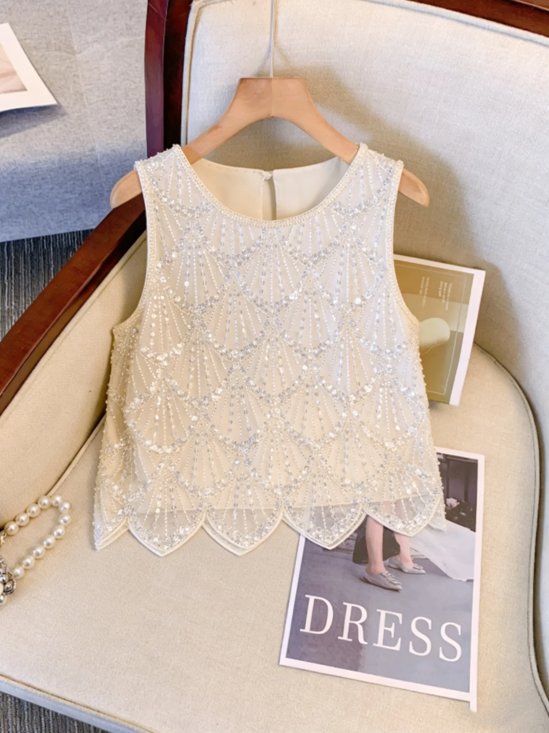 

Ladies' Elegant Pearl Embroidery Party Apricot Round Neck Top - Shiny Glitter Sleeveless Vest Party Costume