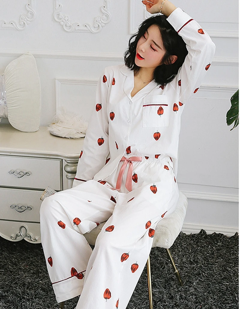 Conjunto de pijama con estampado de fresas para mujer, Top y pantalones con solapa de manga larga, detalles de bolsillo en el pecho, camisón acogedor de tela agradable para la piel