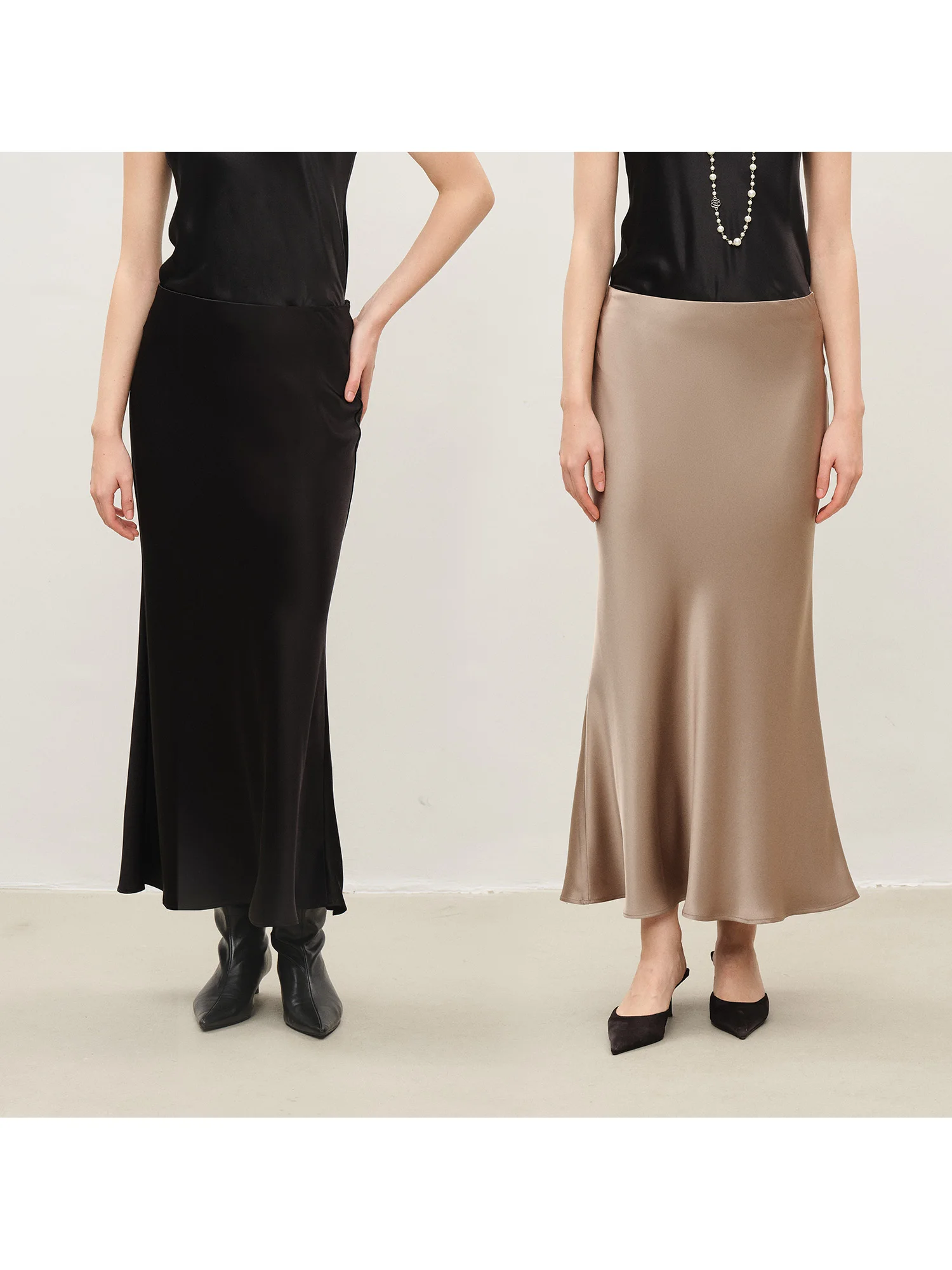 

Elegant Straight Midi Skirt with Pleated Hemline in Acetate Blend Satin by MARIUS Comfortable A-Line Silhouette for Women