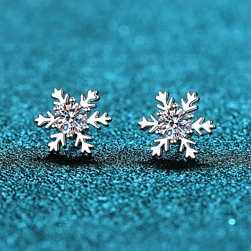 

18K gold earrings, moissanite 60 points, diamond snowflake earrings, versatile style for school girls, plated PT950 platinum