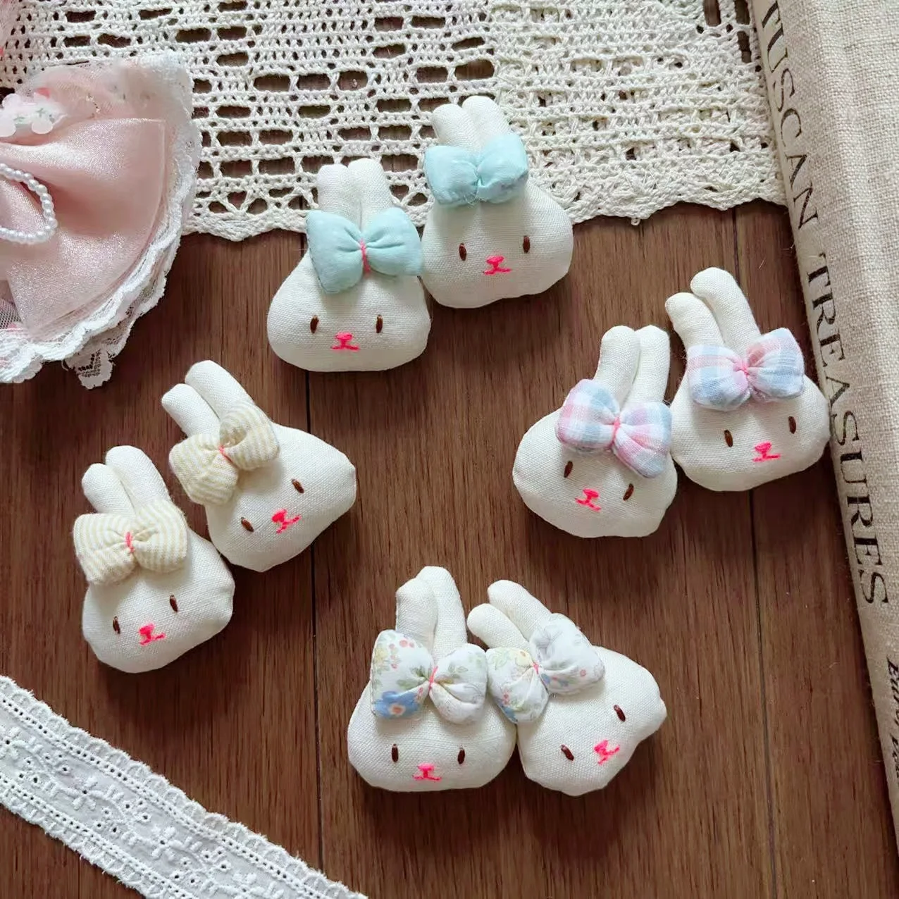 

High Quality Soft Fabric Rabbit with Bow DIY Hair Clip Brooch Pin for Shoes Socks Bag Clothing Embellishment