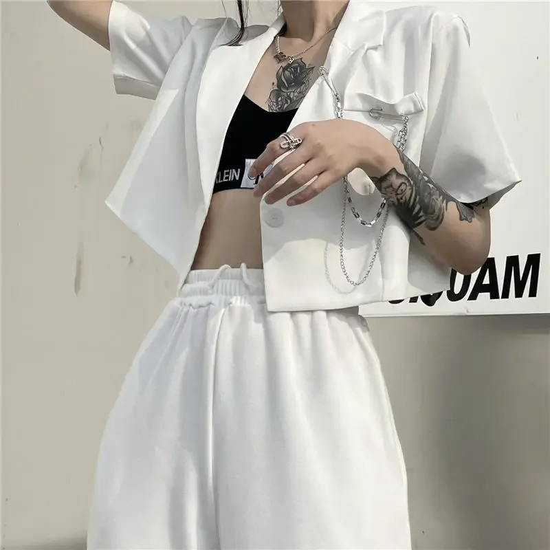 เสื้อเบลเซอร์ผู้หญิง สไตล์สตรีทแวร์ แต่งโซ่เท่ๆ แบบครอป แขนสั้น ชิคๆ สไตล์ฮาราจูกุ เข้าได้กับทุกชุด สวมใส่สบาย แฟชั่นเสื้อผ้าสำหรับวัยรุ่น เสื้อนอกผู้หญิง