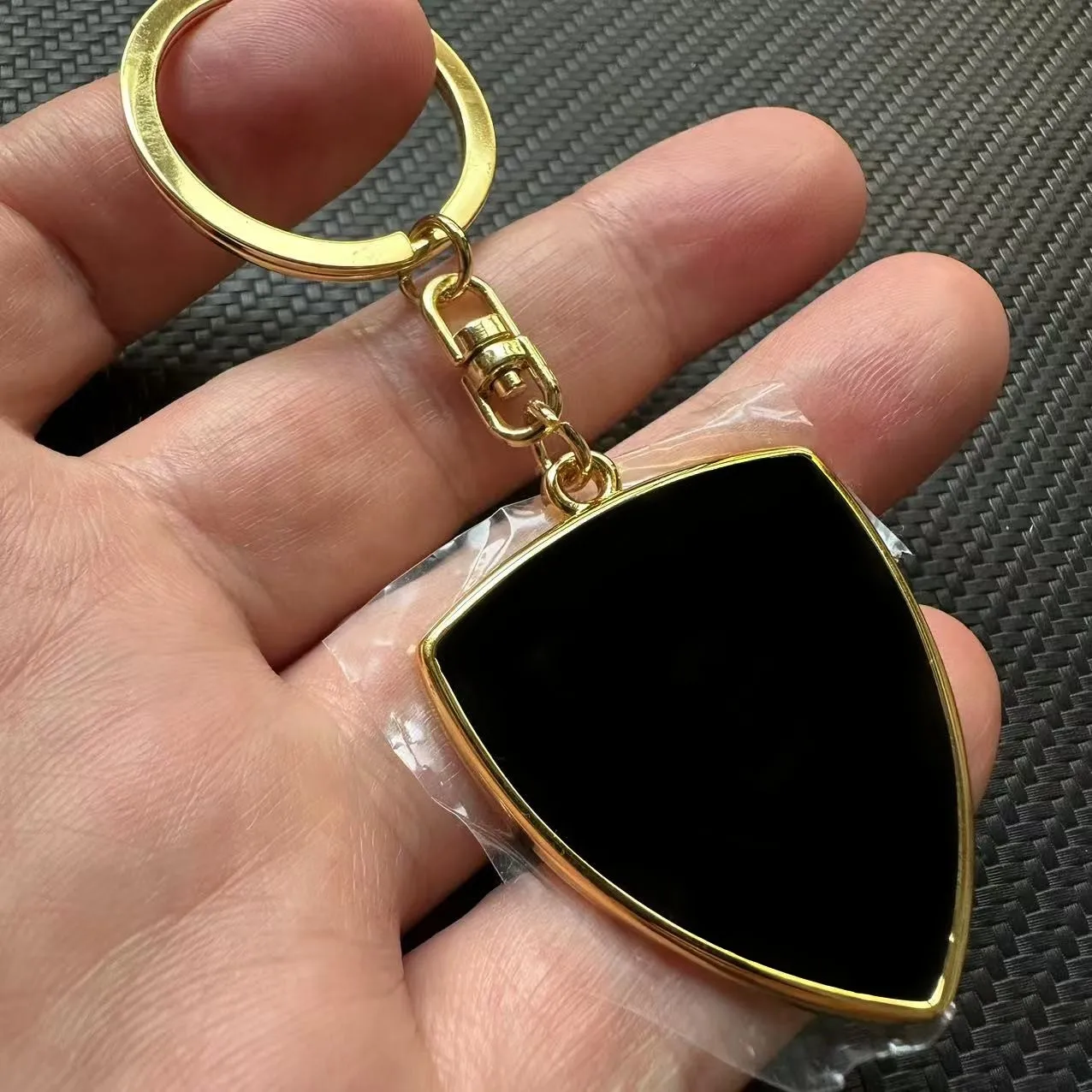 Metal Shield Shape Keychain Keyring Key Chain Ring Fob for Lambo Black Golden Color CNYOWO