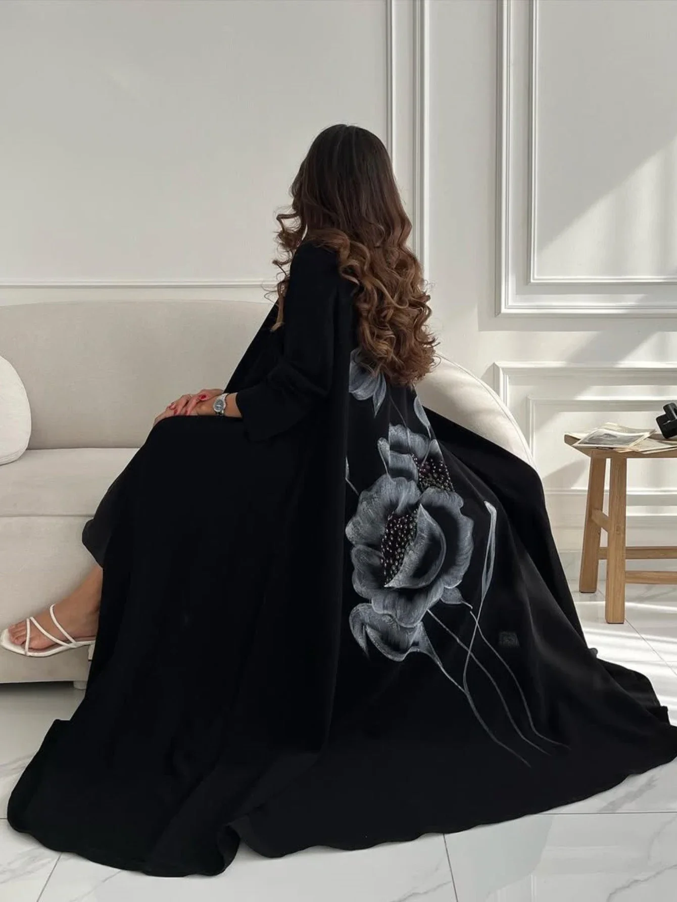 ชุดเดรสคาร์ดิแกนปักลายสำหรับผู้หญิงในเทศกาลอีด  ชุดคลุมมุสลิมสำหรับเดือนรอมฎอน สไตล์ซาอุดิอาระเบีย ชุดคลุมแบบเปิด  เสื้อคลุมยาวแบบดูไบ โมร็อกโก คาฟตัน 2026